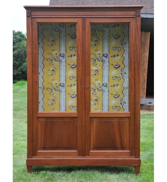 French Country Vitrine/Cabinet